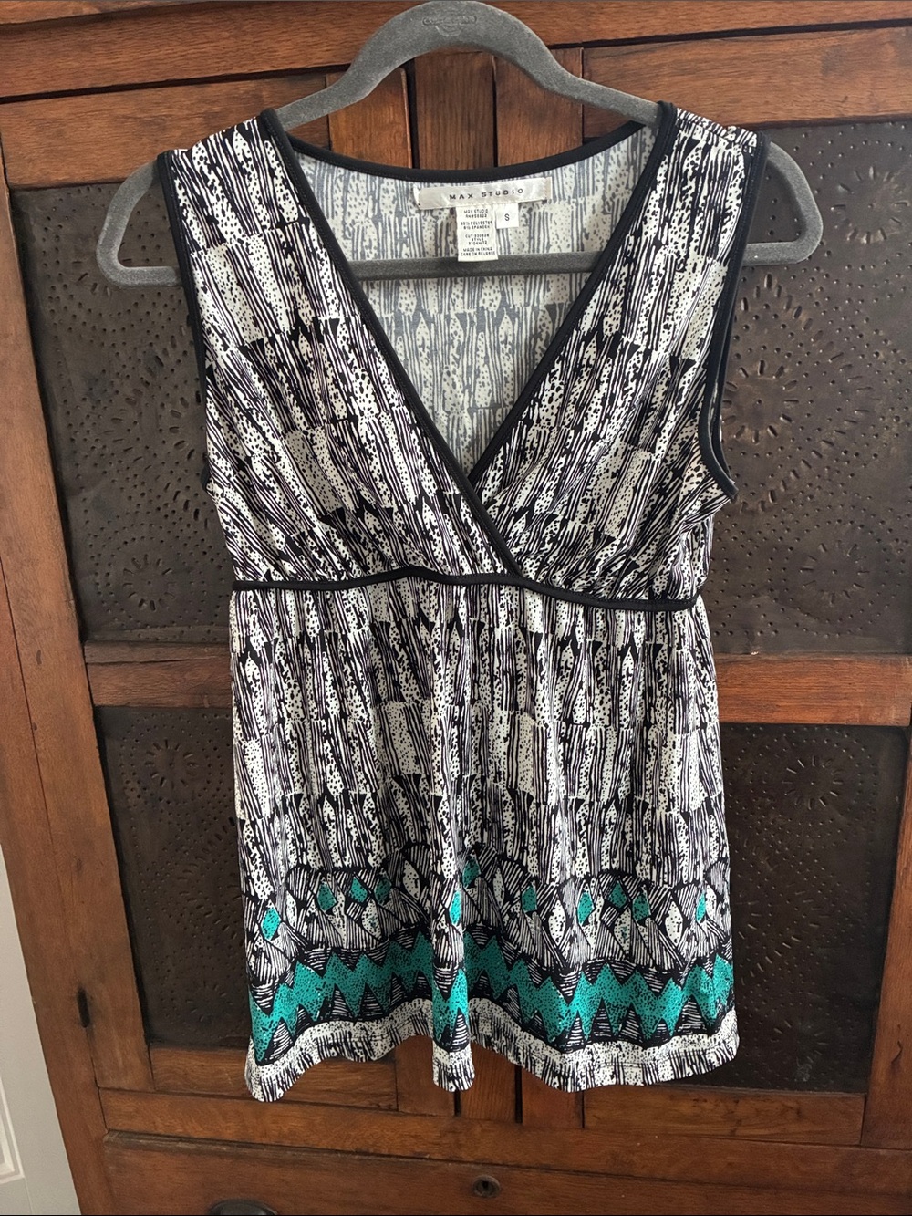 Max Studio Black & Teal Patterned V-Neck Tank